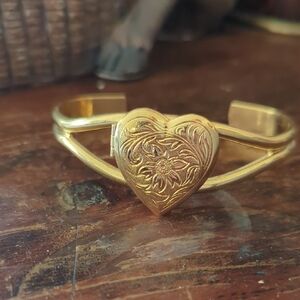 Gold Heart Floral Bracelet